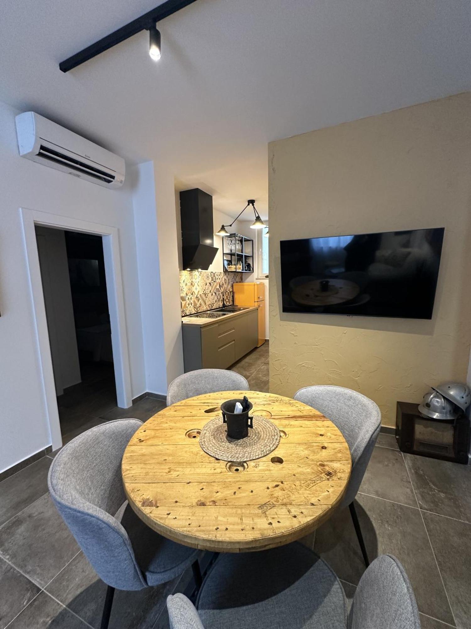 Apartments Urban โปเรช ภายนอก รูปภาพ
